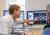 Uroloog Roderick van den Bergh in gesprek met een patiënt 