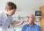 Arts-onderzoeker Wout van den Berg neemt wangslijm af voor de point of care test