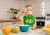 Kind met yoghurt