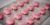 Een pillenstrip met roze pillen