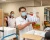 Rob Kuiper nam vanochtend de eerste lichting vaccins in ontvangst