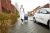 verpleegkundige_loopt_naar_huis_pt_auto